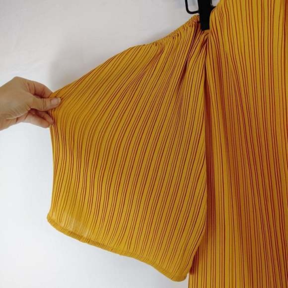 Elliatt Revolve Marigold Dress off shoulder long sleeve pleated dress Large - Picture 4 of 5